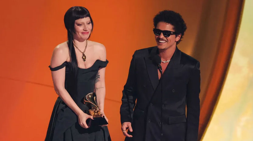 Die With A Smile’ Wins Favorite Collaboration, Music Video at 2025 American Music Awards